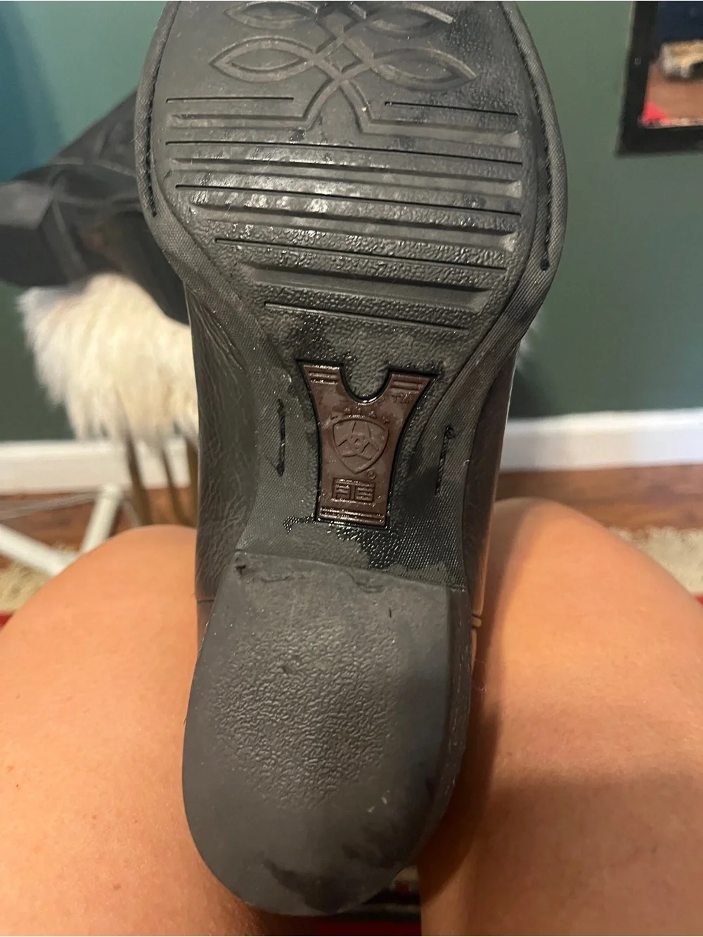 ARIATS !!! Black Leather Cowboy Boots with Decorative Stitching